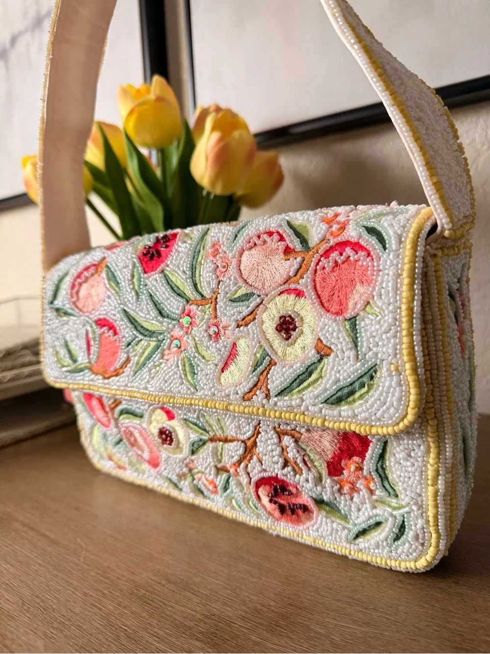 Viral handmade beaded shoulder bag vibrant peach floral pattern - Picture 4 of 5